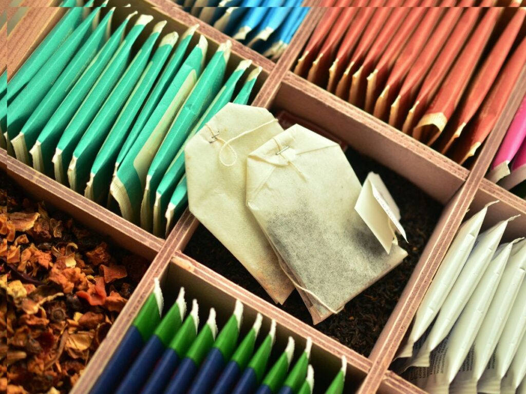 Krabice s porcovanými čaji pro blogový článek Gabriely Olšanské s názvem Než začnete vyrábět čaje na prodej